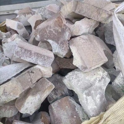淄博专业收购玻璃窑炉，镁桶砖废料