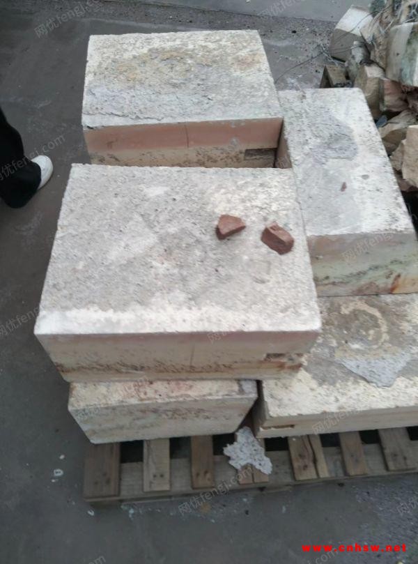 安徽长期大量回收镁铬砖,刚玉砖以及刚玉半成品,耐火砖